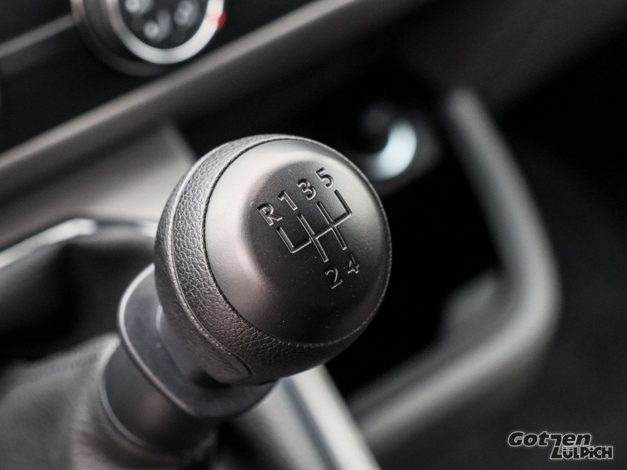 Fahrzeugabbildung Volkswagen T 6.1Kasten Klima PDC Trennwand 3-Sitze App