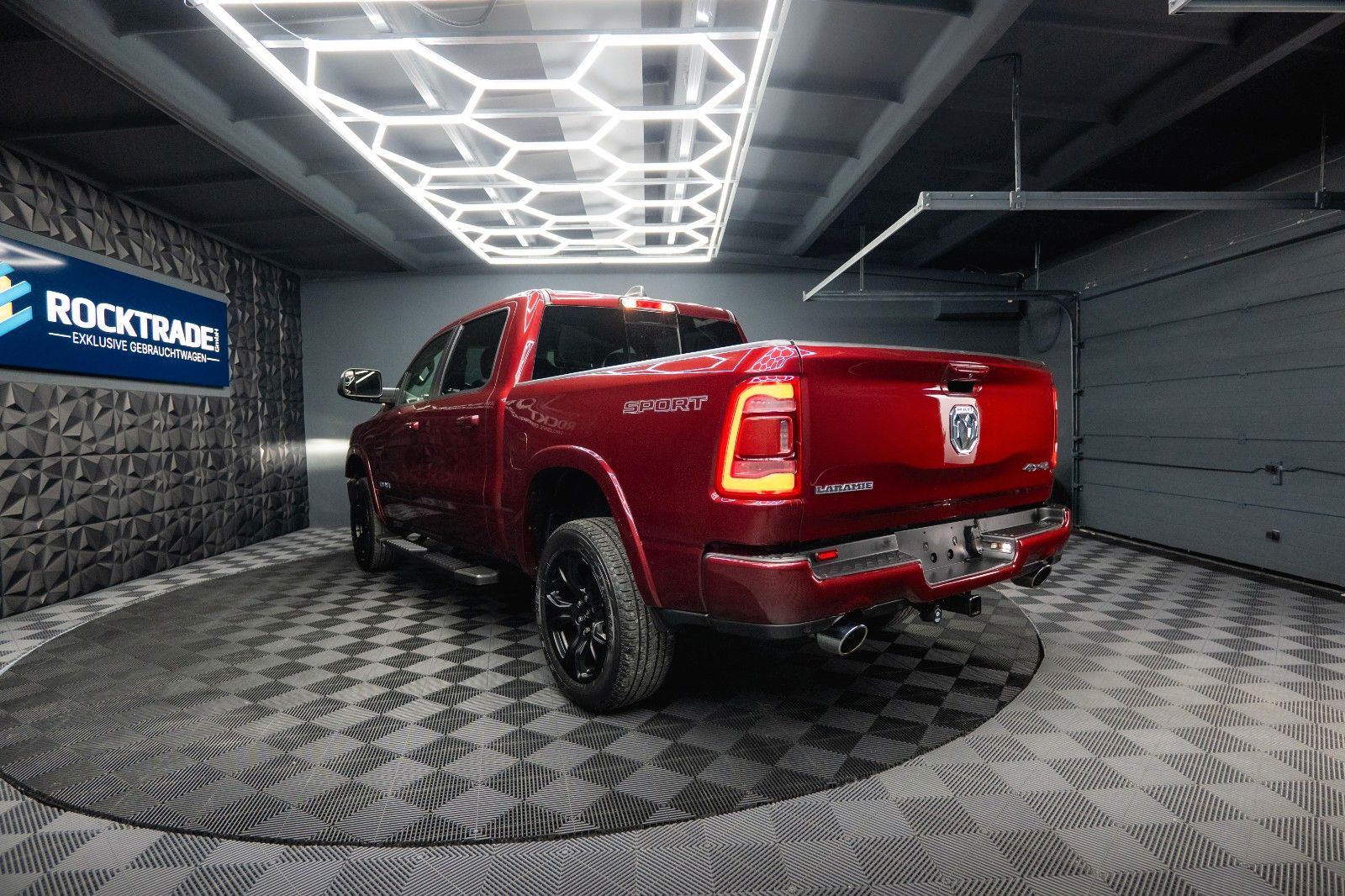 Fahrzeugabbildung Dodge RAM 5.7 V8 HEMI 4x4 NIGHT-Edition LARAMIE Sport