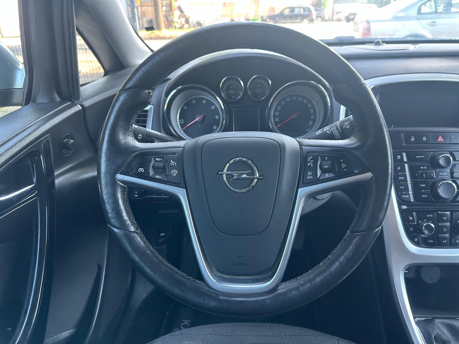 Opel Astra 2015 — photo 16