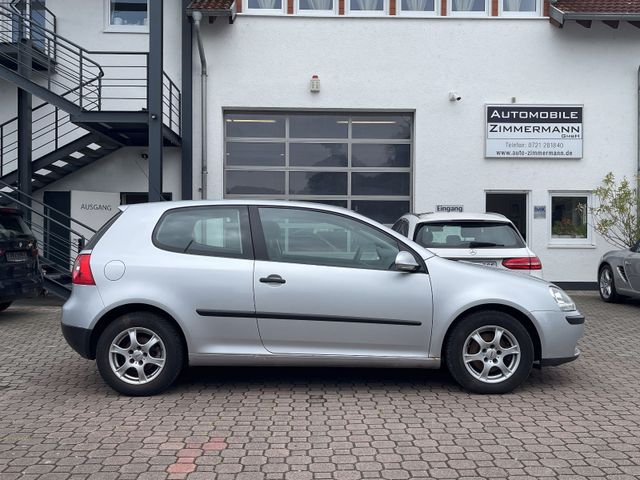 Volkswagen Golf V Lim. Trendline, 8-fach bereift