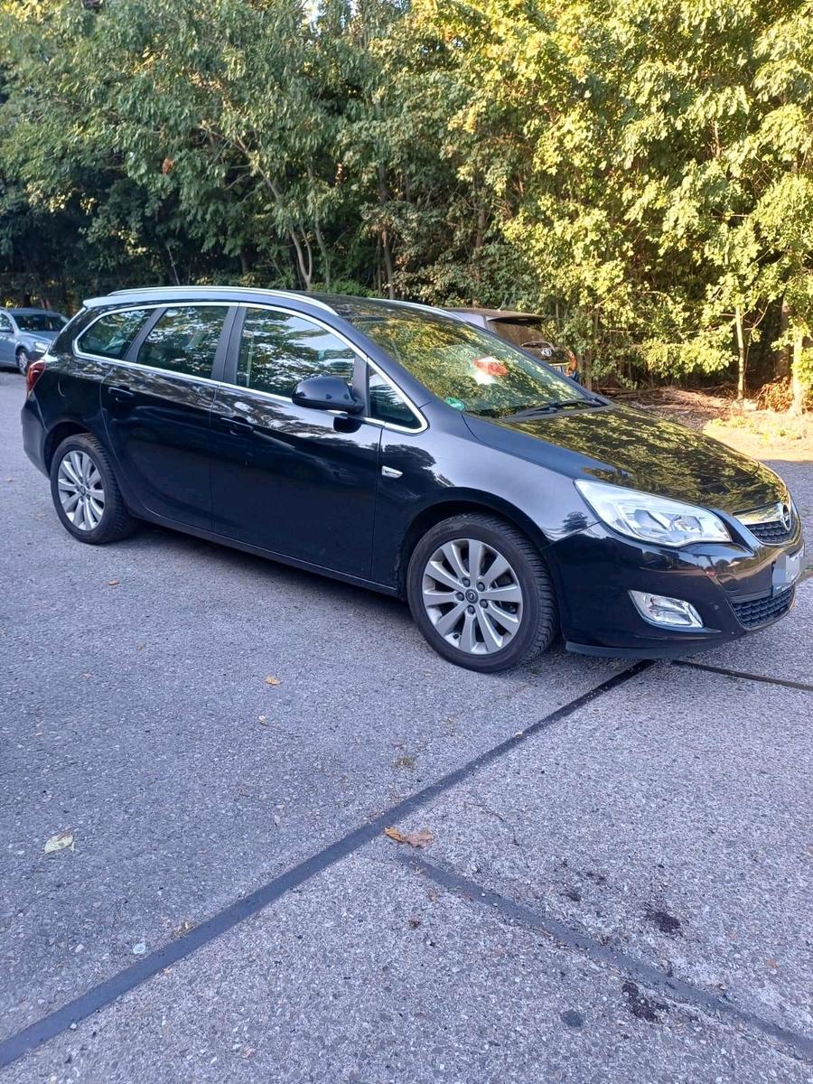 Opel Astra 2012 — photo 5