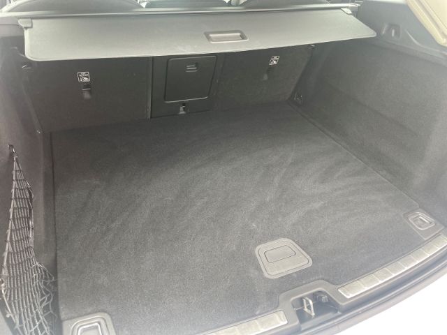 Fahrzeugabbildung Volvo XC60 B4 2WD Momentum Mild-Hybrid Autom. Navigati