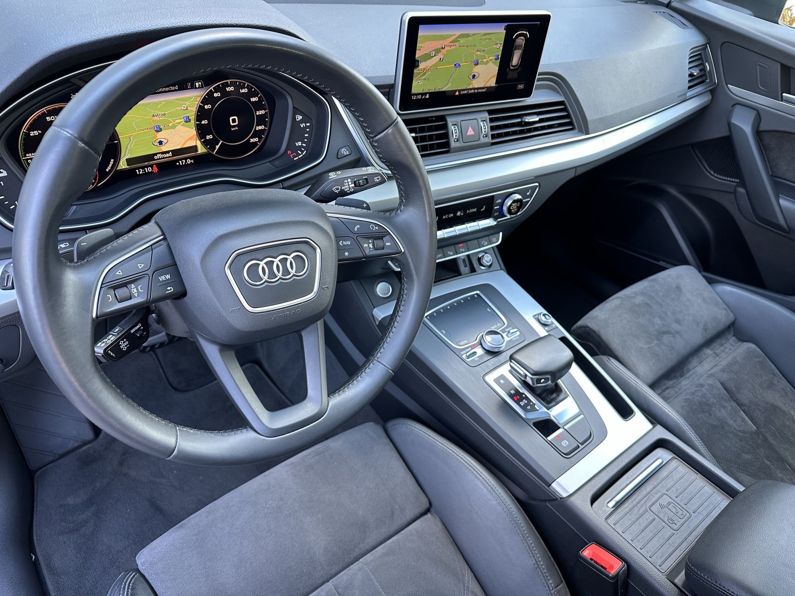 Fahrzeugabbildung Audi Q5 55 TFSIe Quattro S-Line NAV+LED+AHK+PANO+B&O