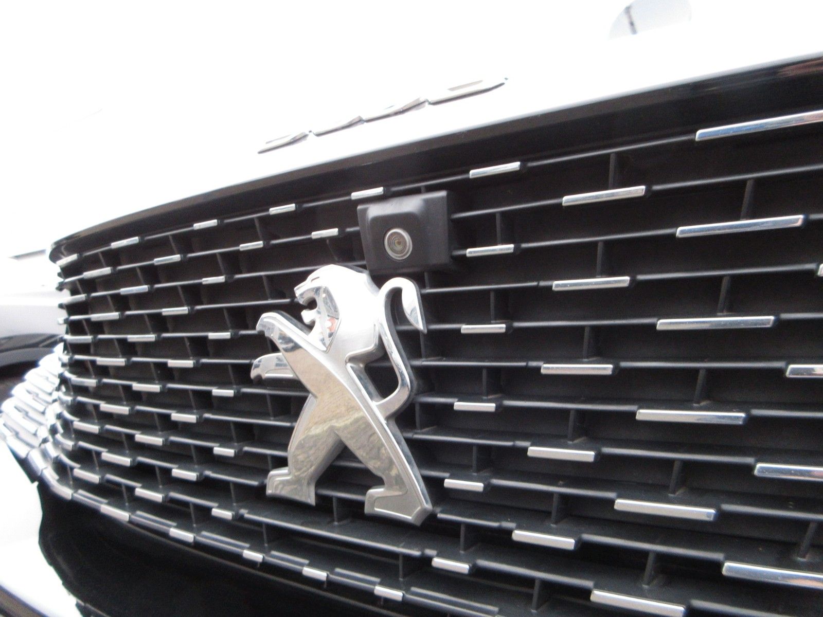 Fahrzeugabbildung Peugeot 5008 Allure Pack 1.5D LED/NAVI/AHK/PDC/R´CAM