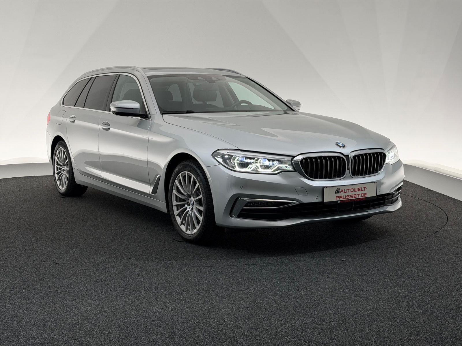 BMW 520d Touring*LUXURY LINE*LED-360°-AHK-PANO-HUD