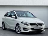 Mercedes-Benz B 180 URBAN-LINE PANO/KAMERA/STAND-HZG/NAVI/ - Mercedes-Benz B-Klasse Gebrauchtwagen in Stuttgart