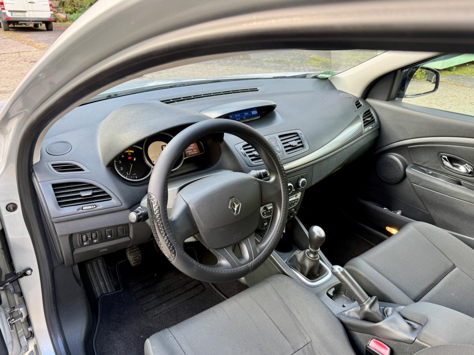 Renault Megane 2012 — photo 9