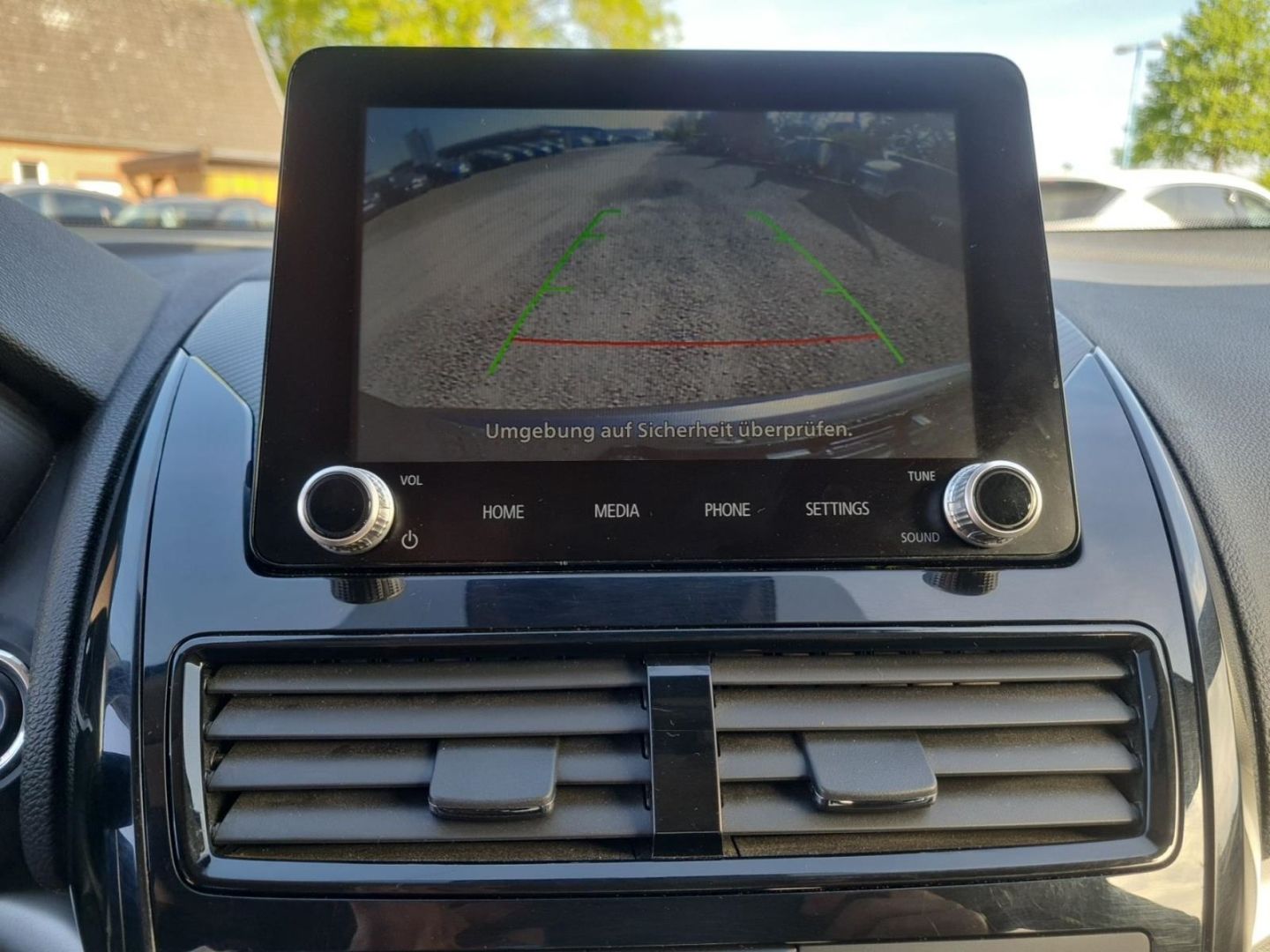Fahrzeugabbildung Mitsubishi Eclipse Cross Basis 2.4 PHEV 4WD ALLWETTER+KAMER