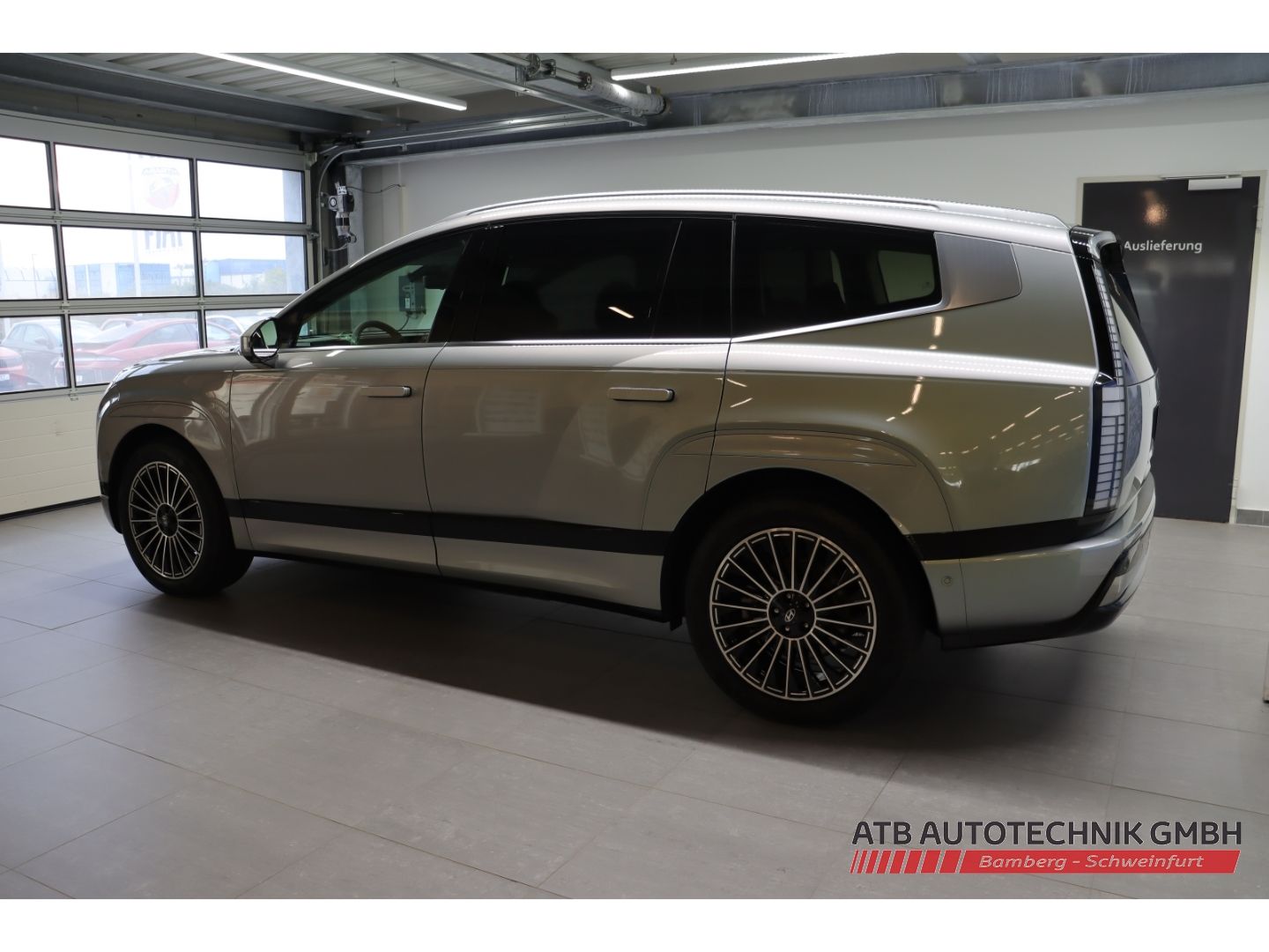 Fahrzeugabbildung Hyundai IONIQ 9 7-Sitzer MY26 110 kWh 307 PS 4WD UNIQ