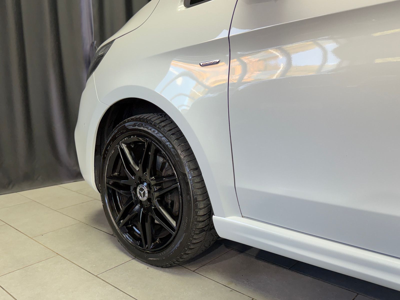 Fahrzeugabbildung Mercedes-Benz V250d NIGHT EDITION 4MATIC lang AMG-LINE|360°|