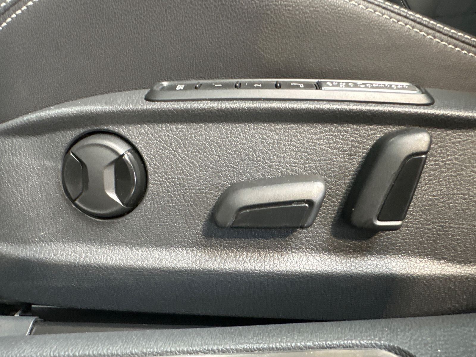 Fahrzeugabbildung Volkswagen Passat Variant 1.4 TSI DSG GTE R-Line NAV+LED