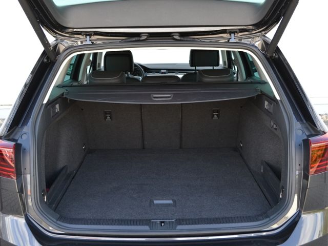 Passat Variant 2.0 TDI DSG Elegance AHK/MATRIX/N