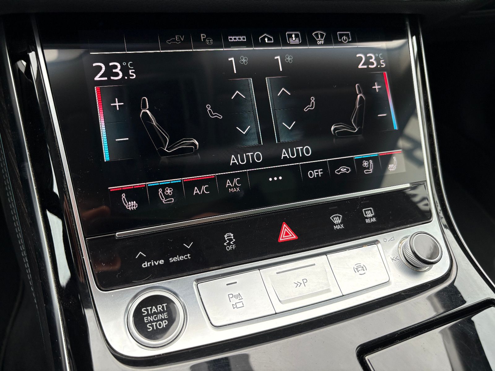 Fahrzeugabbildung Audi A8 60 TFSI e L quattro/Chauffeur-Paket/Fond-TV/