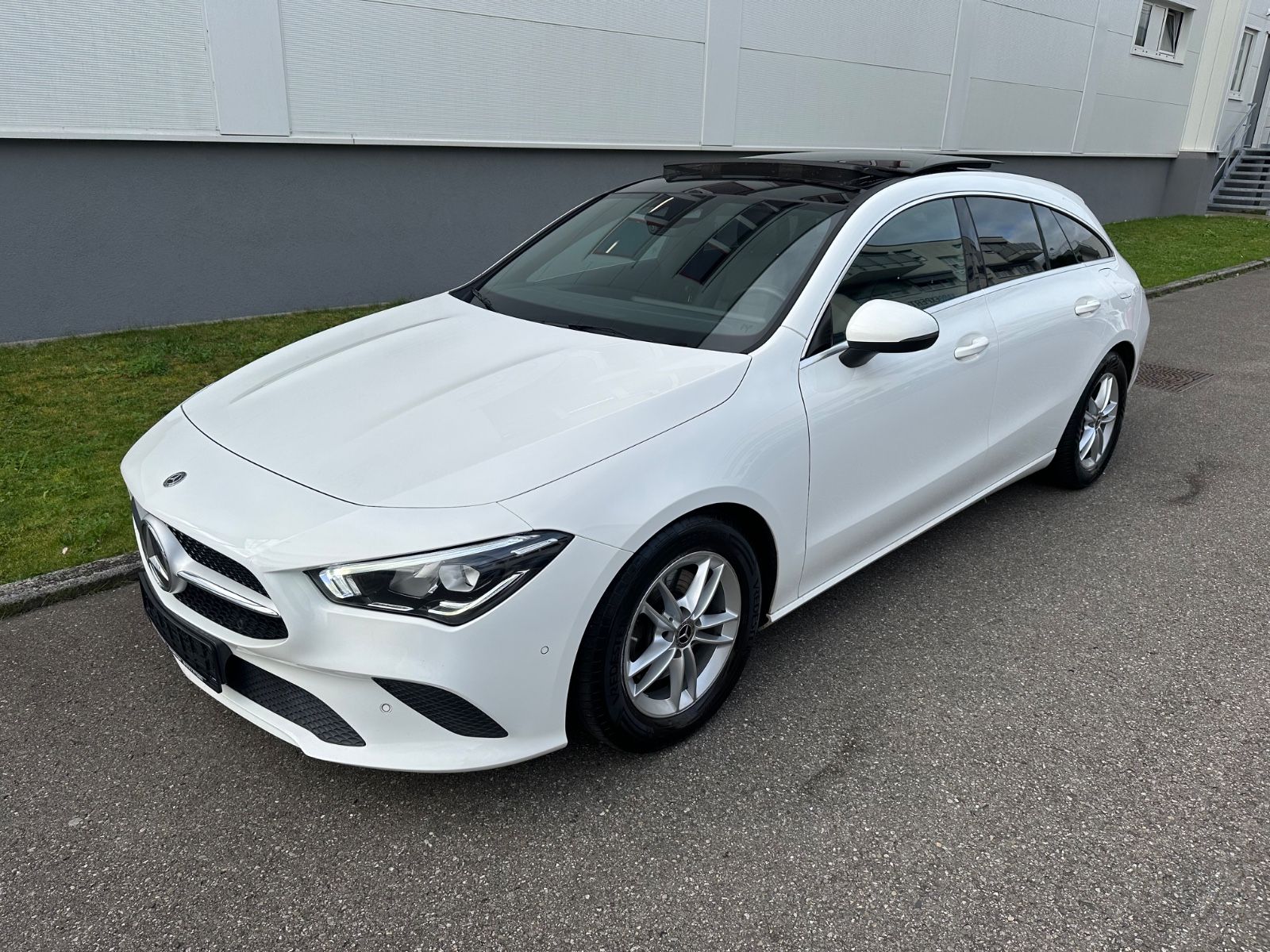 MERCEDES-BENZ CLA 180 SB*PANO*LED*NAV*KAM*LEDER*ALU*SHZ*MBUX*