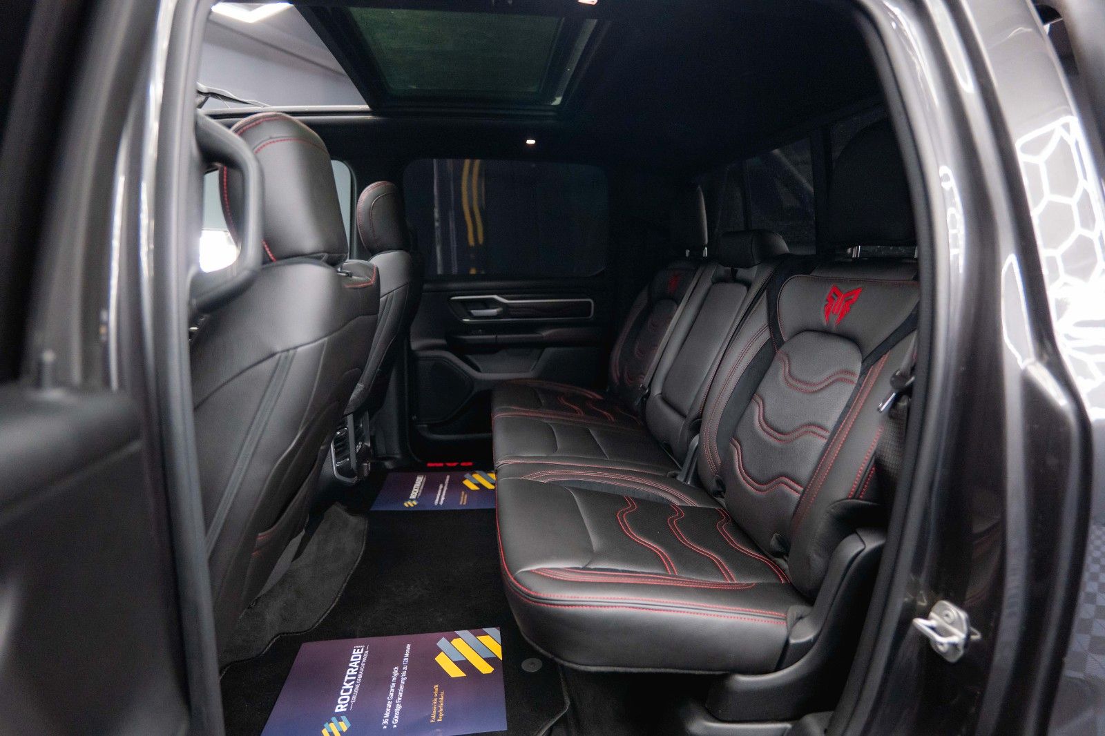 Fahrzeugabbildung Dodge RAM 5.7 V8 HEMI 4x4 OFFROAD Night-Edition *Pano*