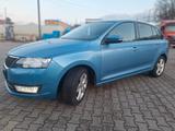 Skoda Rapid Spaceback Drive Xenon PDC Klimaautomatik - Skoda Rapid Drive mit Benzin-Antrieb