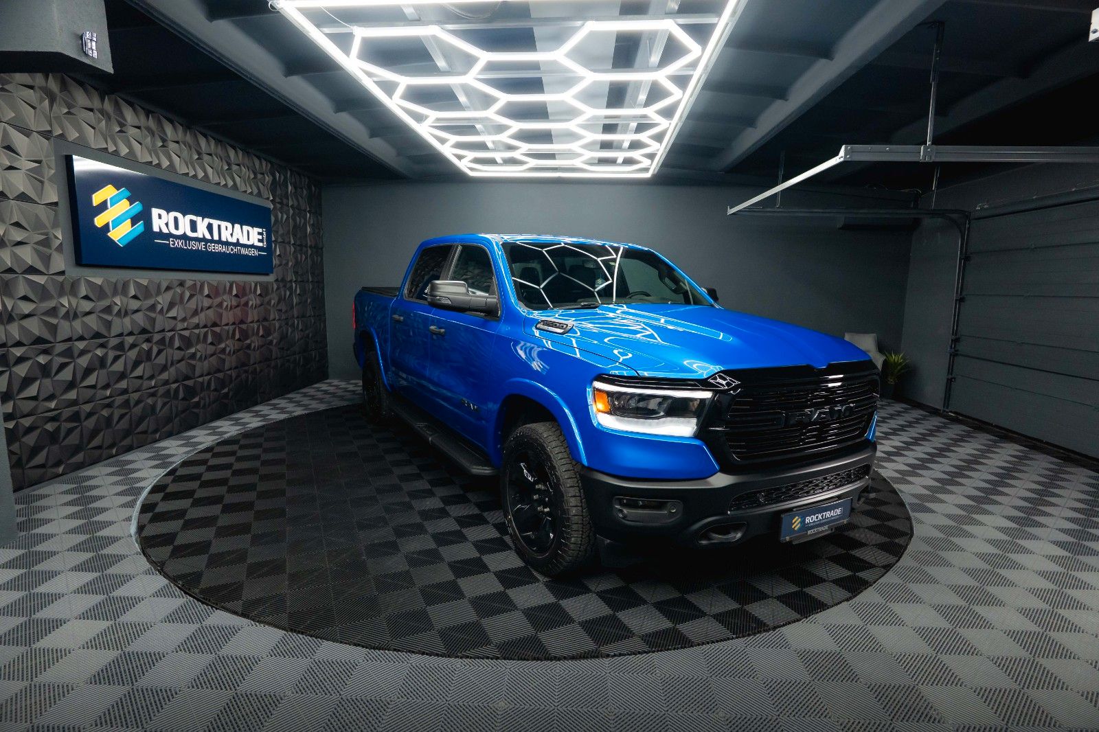 Fahrzeugabbildung Dodge RAM 5.7 V8 HEMI 4x4 Built to Serve AXLE LOCK LED