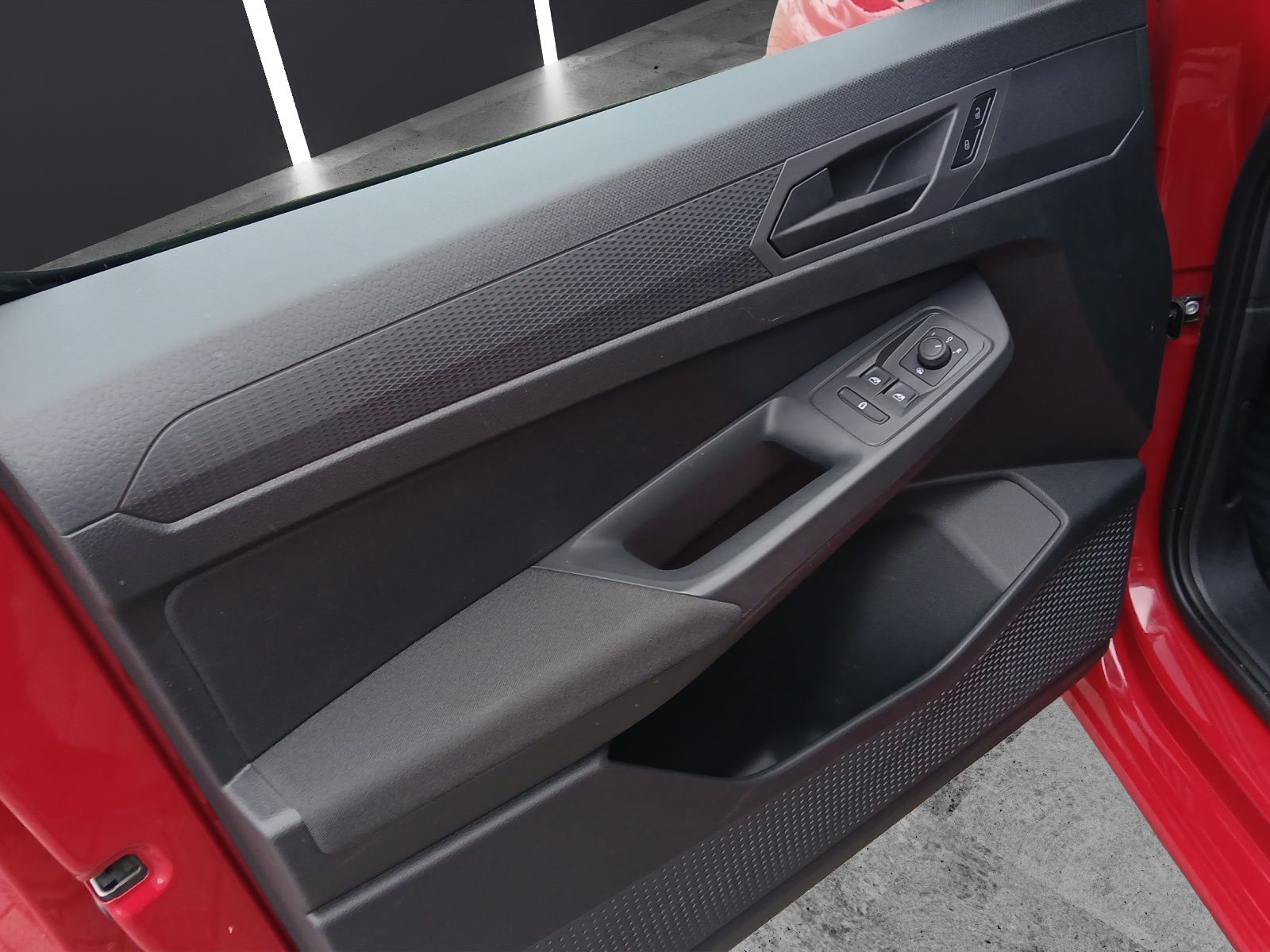 Fahrzeugabbildung Volkswagen Caddy Kombi TSI Climatronic AID GRA PDC