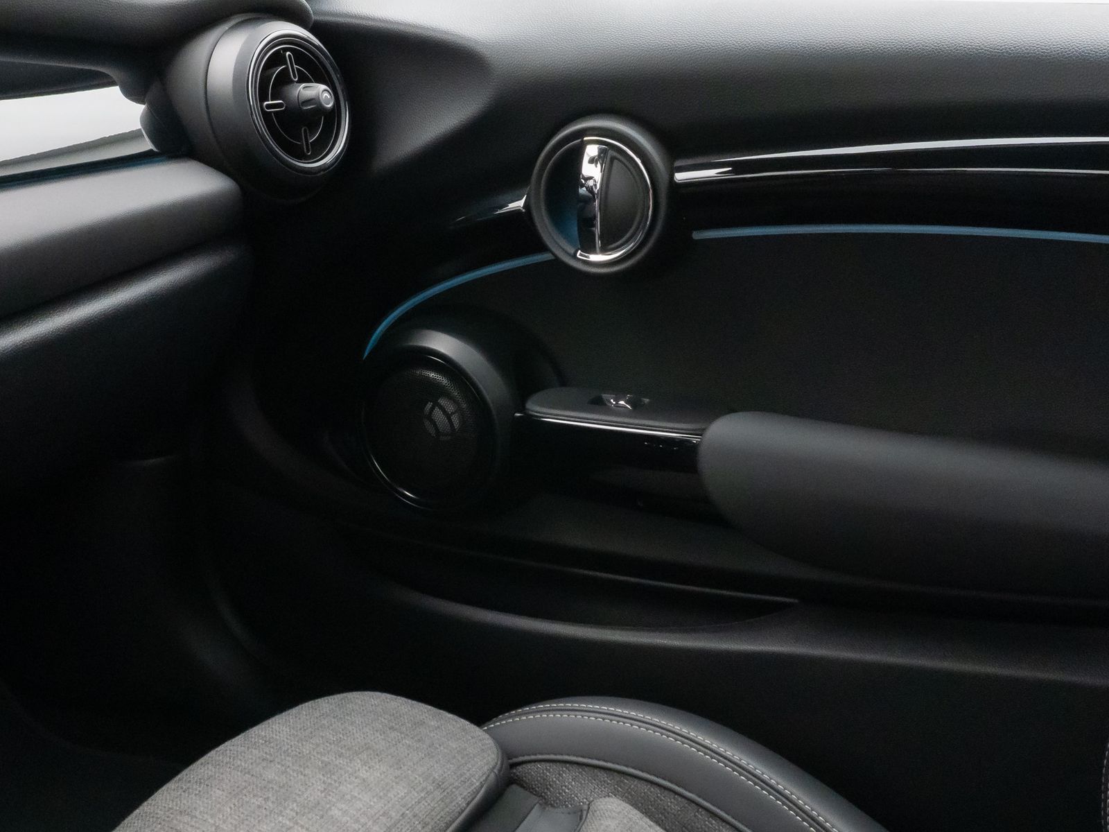 Fahrzeugabbildung MINI Cooper Cabrio Kamera HUD DAB H/K Komfort Voll