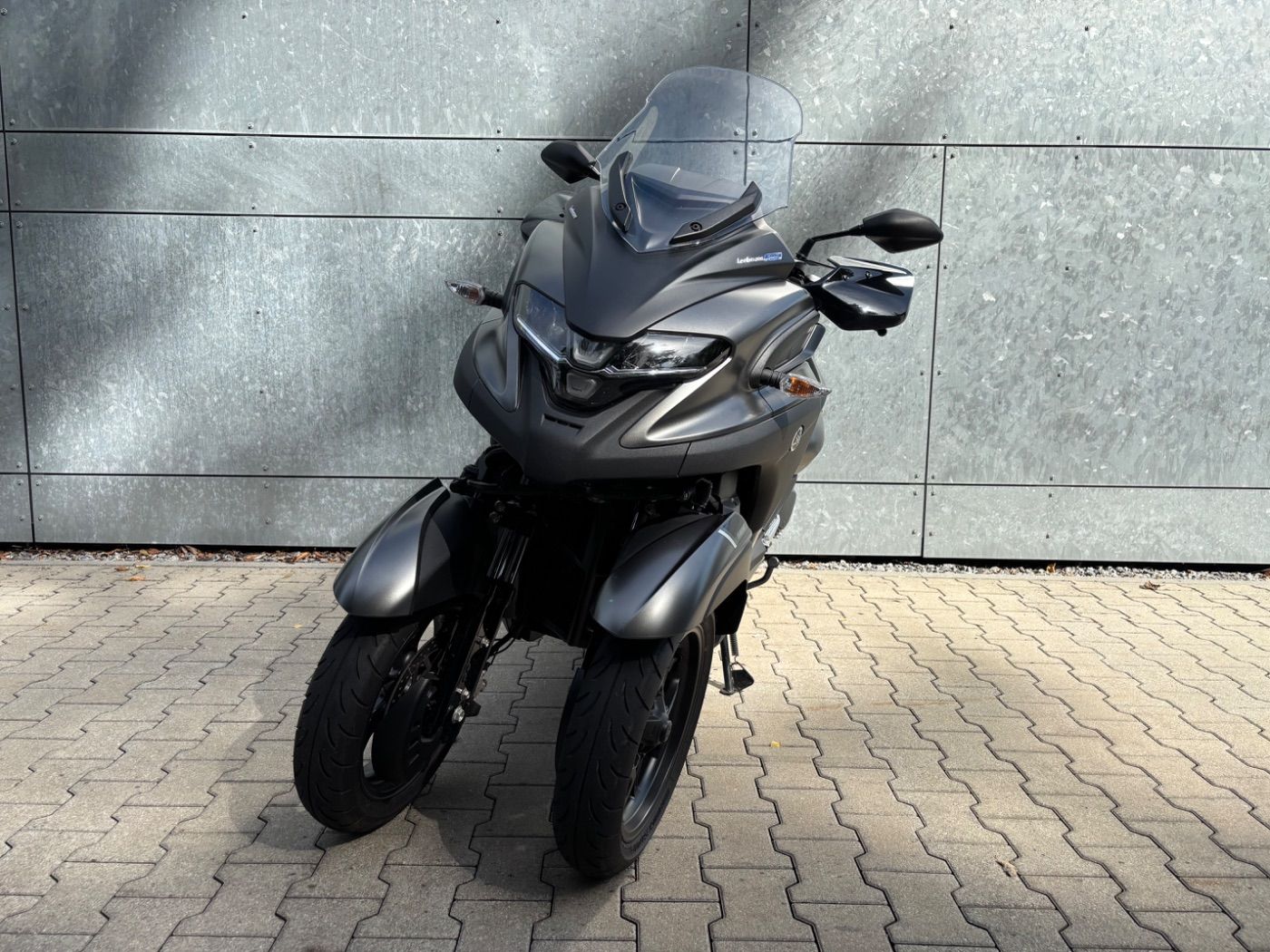 Fahrzeugabbildung Yamaha Tricity 300 Handschutz Gepäckbrücke