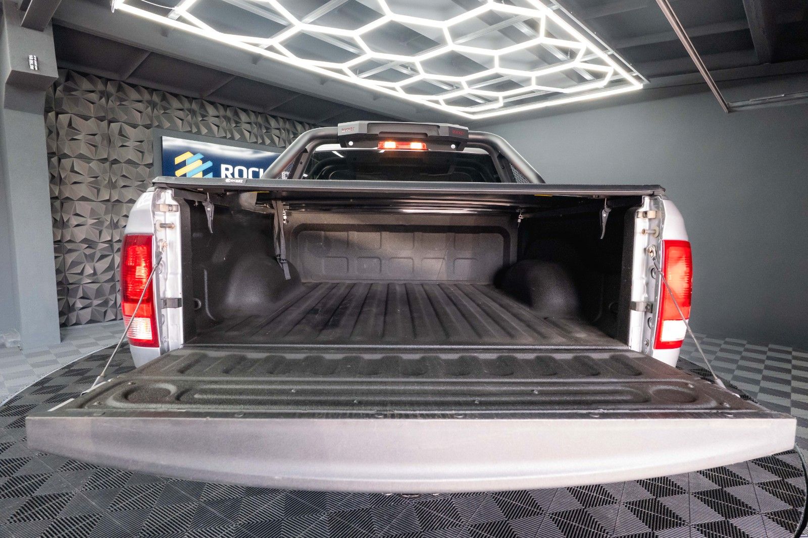 Fahrzeugabbildung Dodge RAM 5.7 V8 HEMI 4x4 OFFROAD Night-Paket *LED*AHK