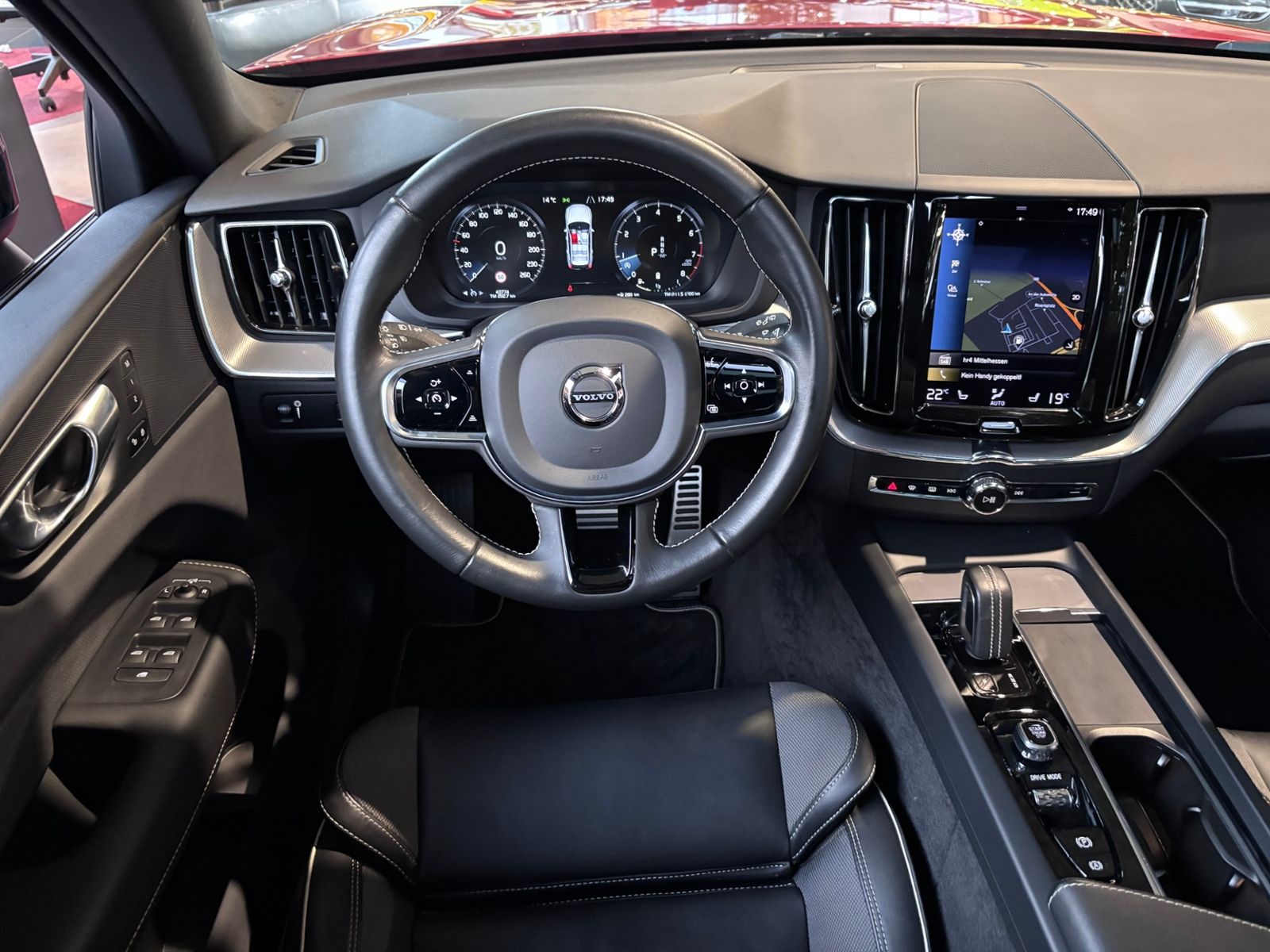 Fahrzeugabbildung Volvo XC60 R Design PANO LED NAVI ALU