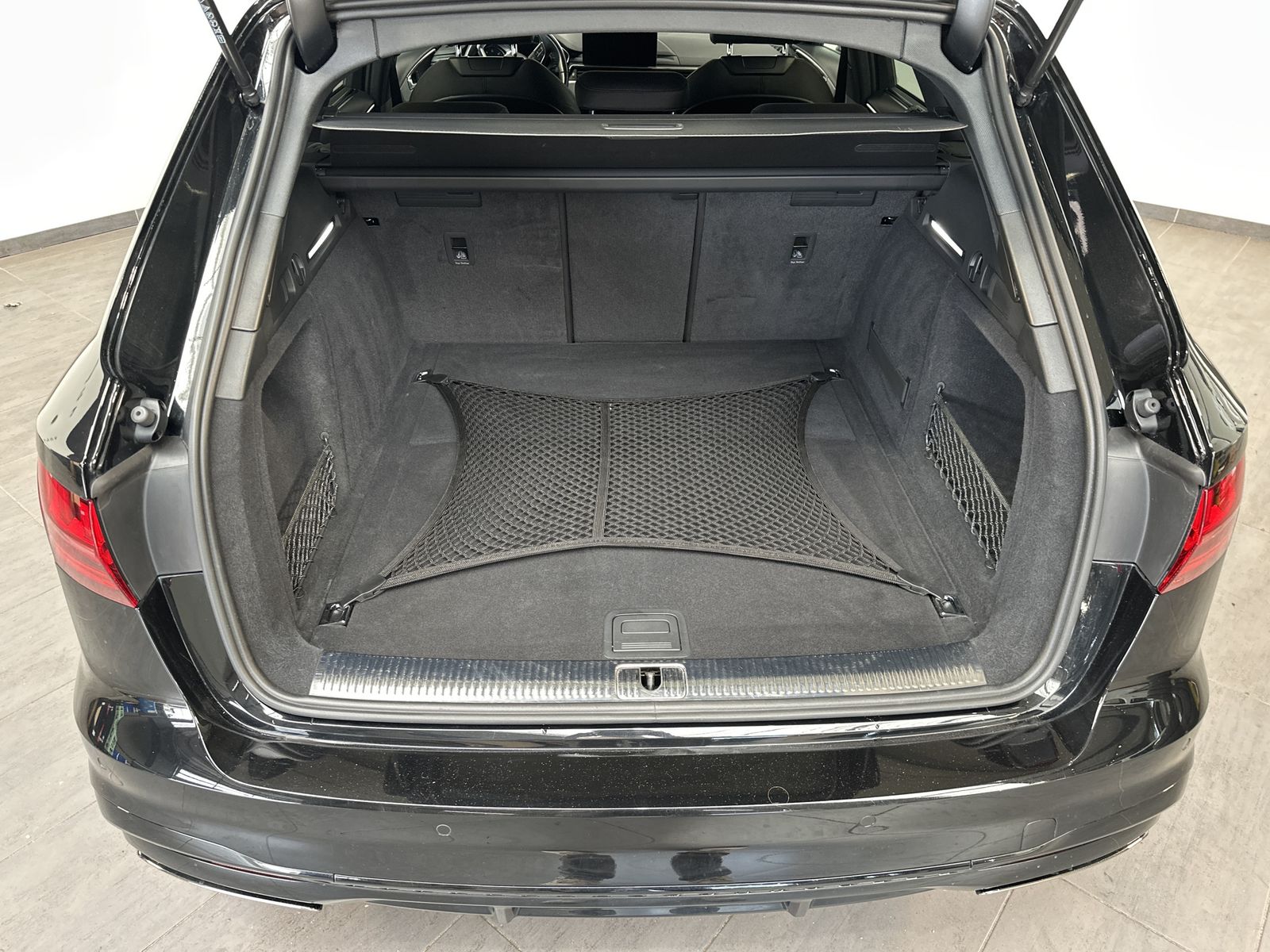 Fahrzeugabbildung Audi A4 Avant 45 TFSI Qu S-Line Black NAV+MATRIX+ACC