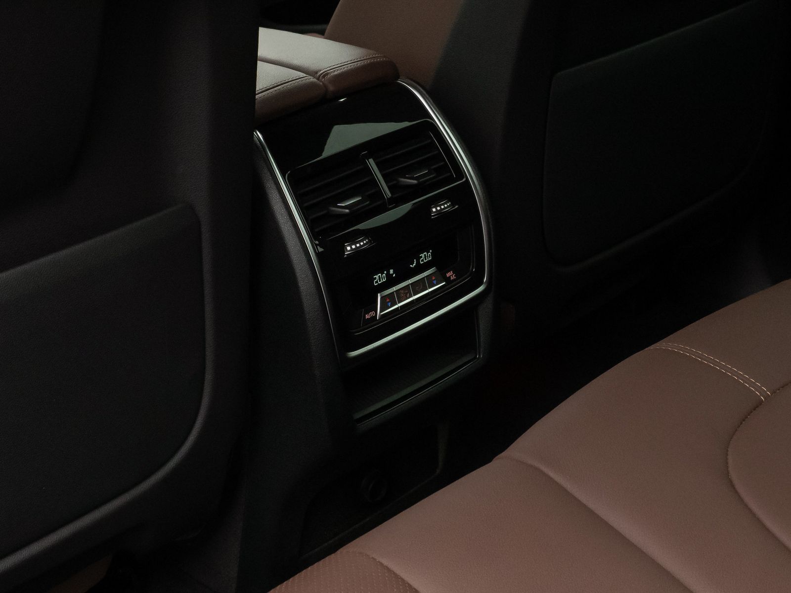 Fahrzeugabbildung BMW X5 xD45e M Sport Kamera Laser HUD DAB HiFi ACC