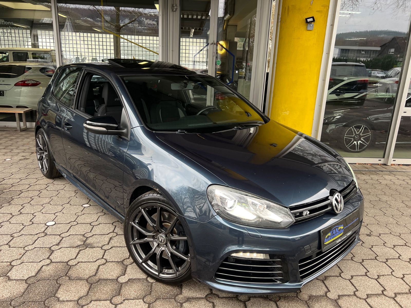 Fahrzeugabbildung Volkswagen Golf VI R 4Motion *SCHIEBEDACH*KEYLESS*XENON*