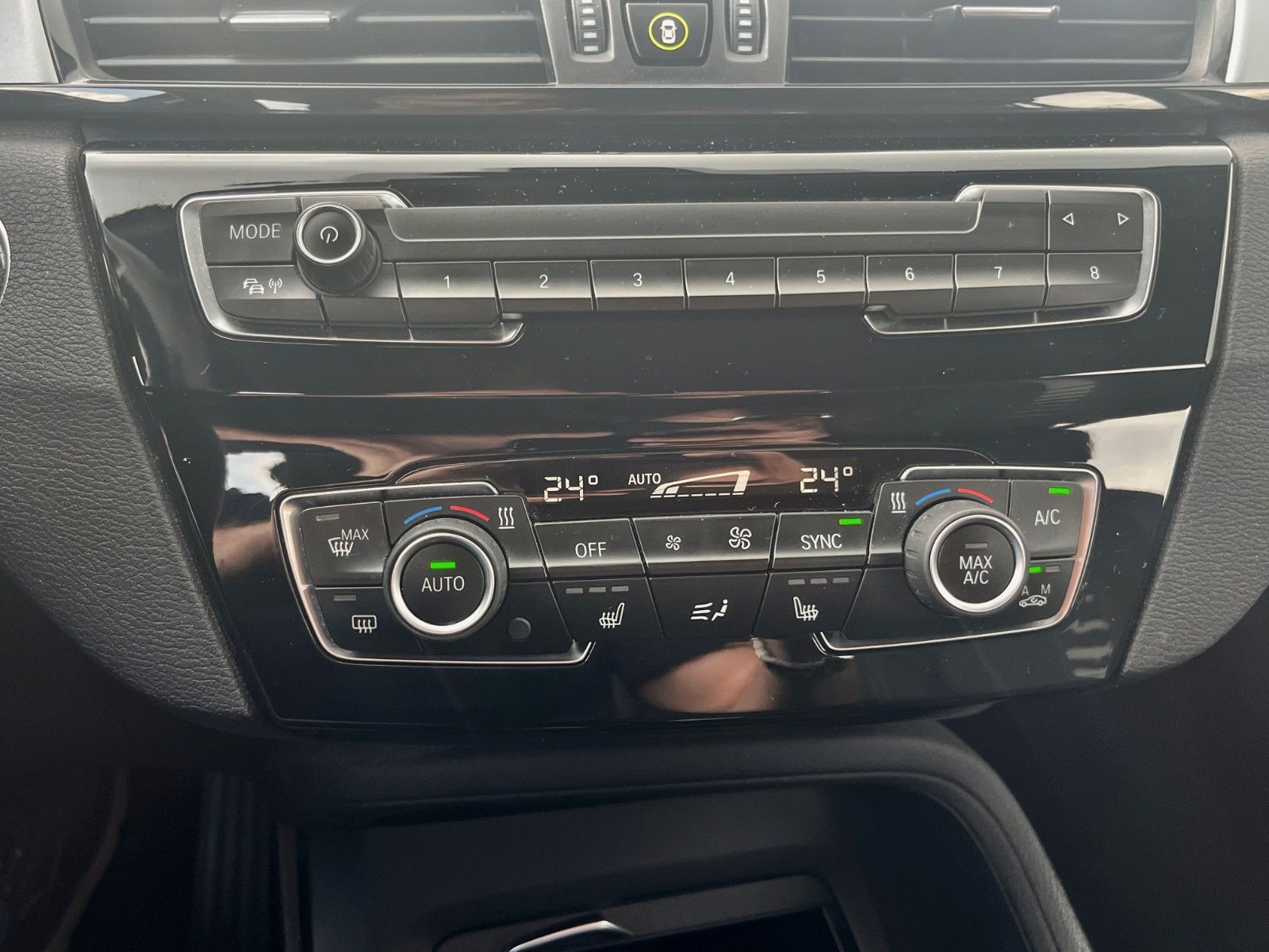 Fahrzeugabbildung BMW X1 sDrive18d Advantage Navi Tempomat SPORTSITZE