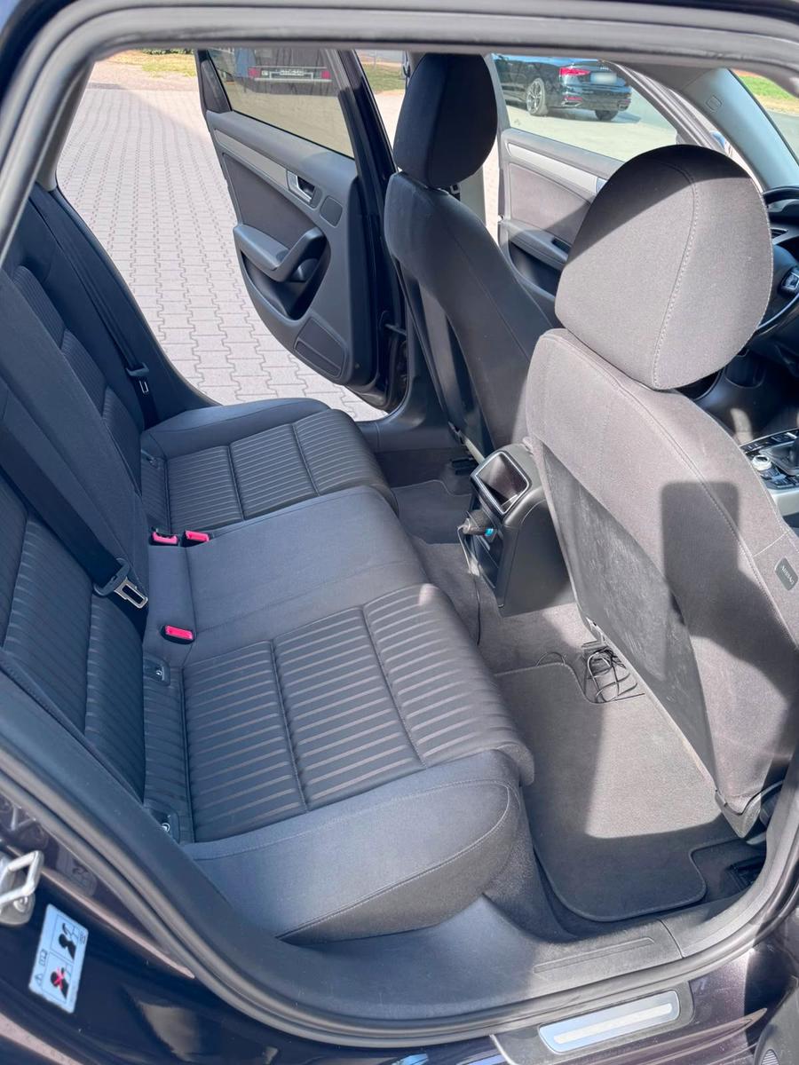 Audi A4 2010 — photo 14