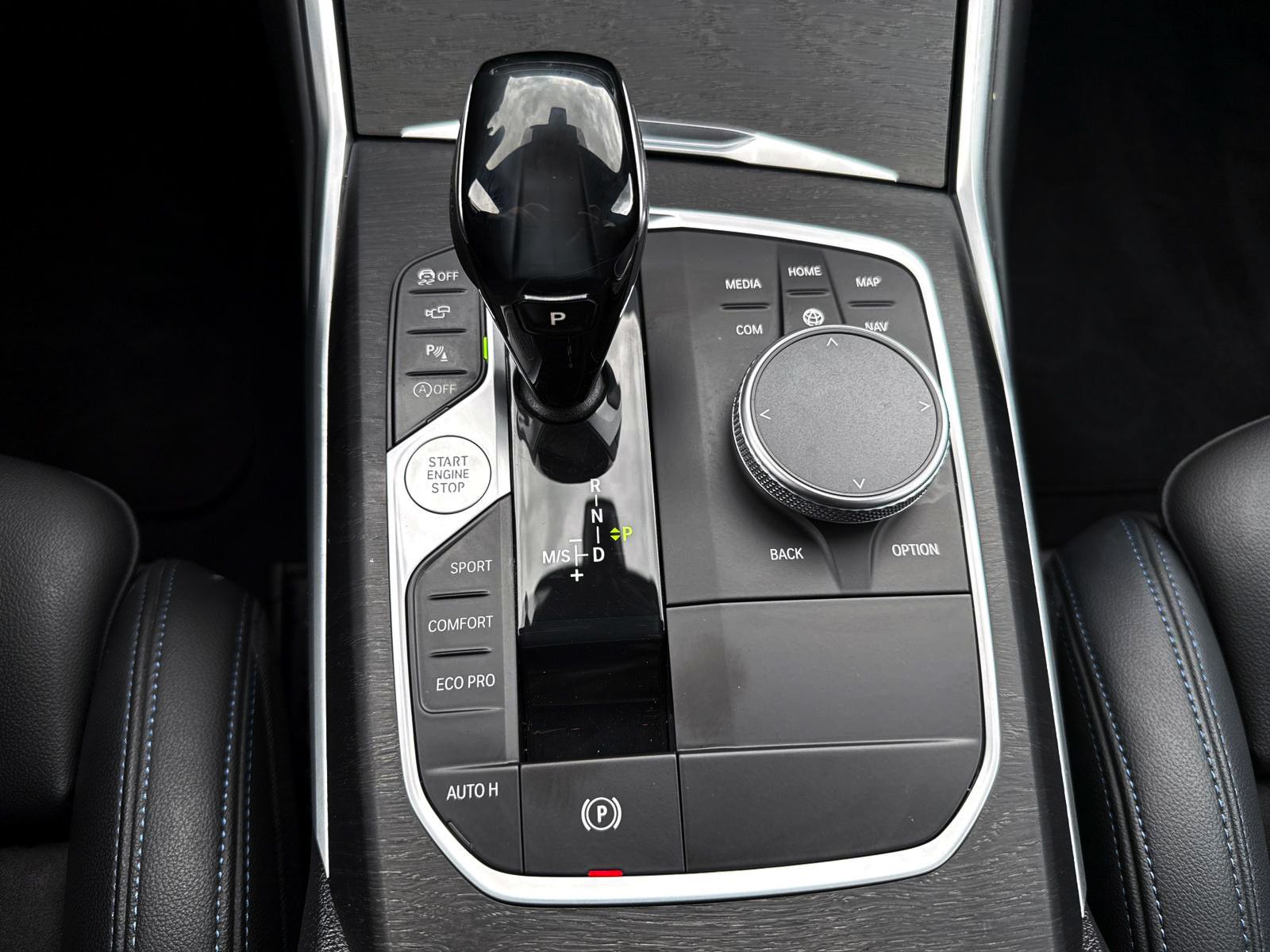 Fahrzeugabbildung BMW 330i Touring M-Sport ACC NAV HUD 360° PDC Laser