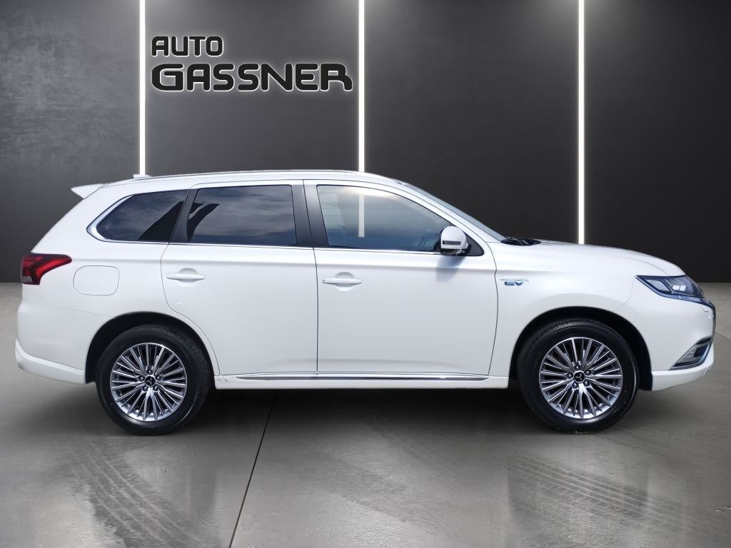 Fahrzeugabbildung Mitsubishi Outlander Plug-in Hybrid PLUS Intro 2.4 4WD AHK