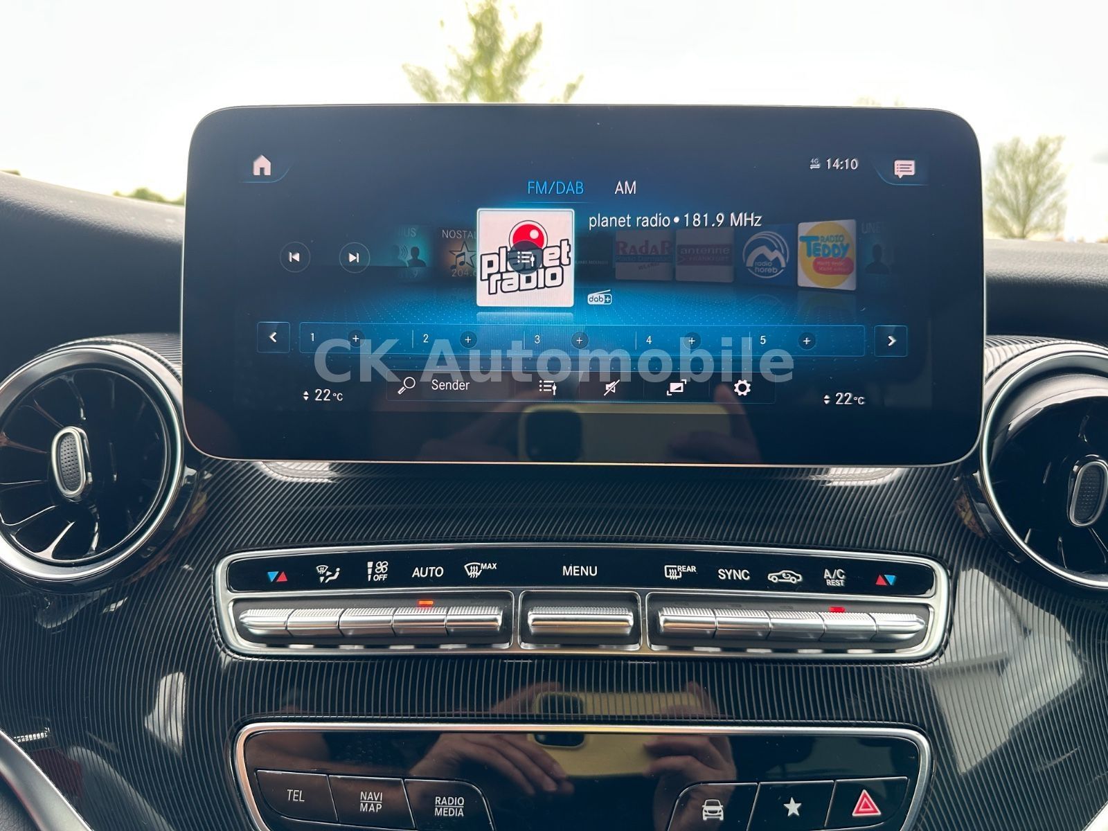 Fahrzeugabbildung Mercedes-Benz V 250d Edition 4MATIC Kompakt AMG-Line / 6 Sitze
