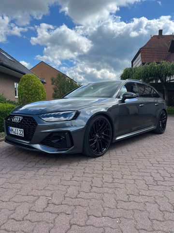 Audi RS4 , Facelift, Keramikbremsen, Carbo...