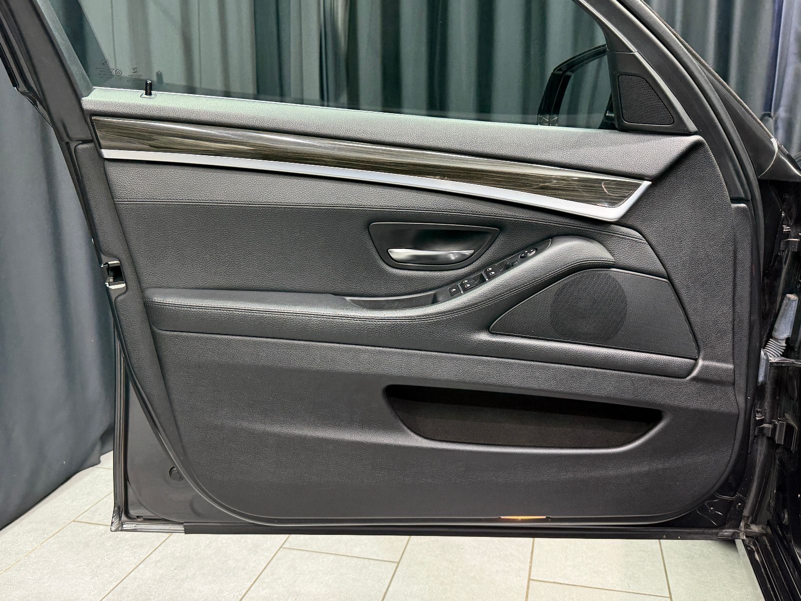 Fahrzeugabbildung BMW 535d Limousine|HuD|HIFI|STANDHZG|NAVI|LEDER