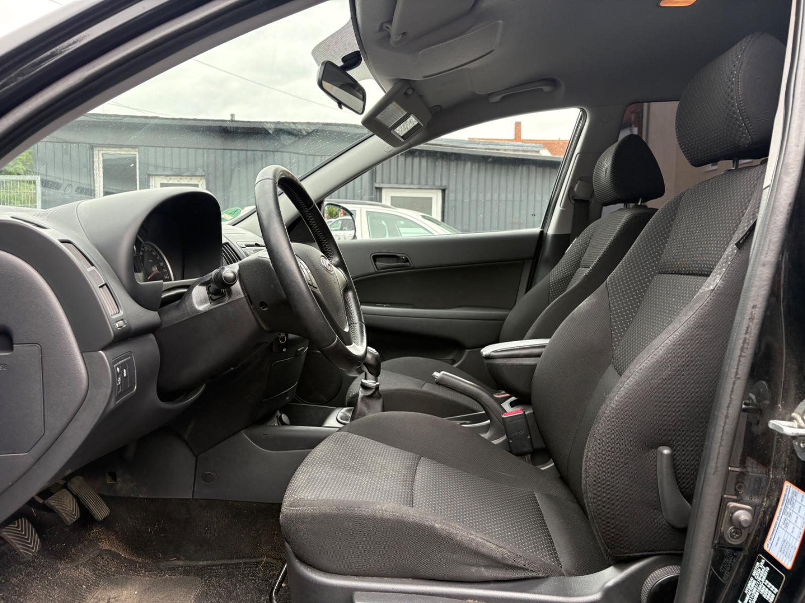 Hyundai i30 2012 — photo 10