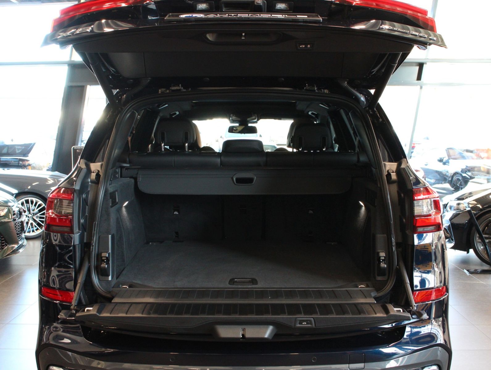 Fahrzeugabbildung BMW X5 xDrive30d M-Sport*PNRM*HUD*Kamera