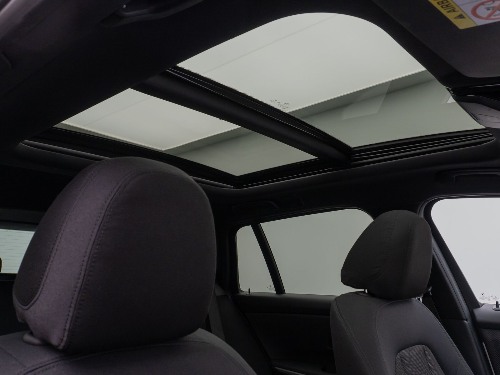 Fahrzeugabbildung BMW 320d xD Panorama DAB PDC Geschwindigkeitsreg LED