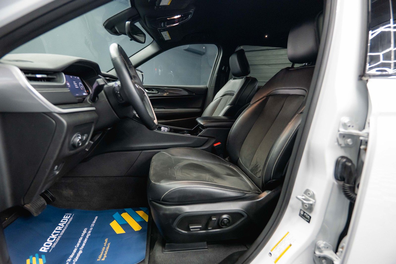 Fahrzeugabbildung Jeep Grand Cherokee 3.6 4x4 L Altitude Mod. 2022 19%