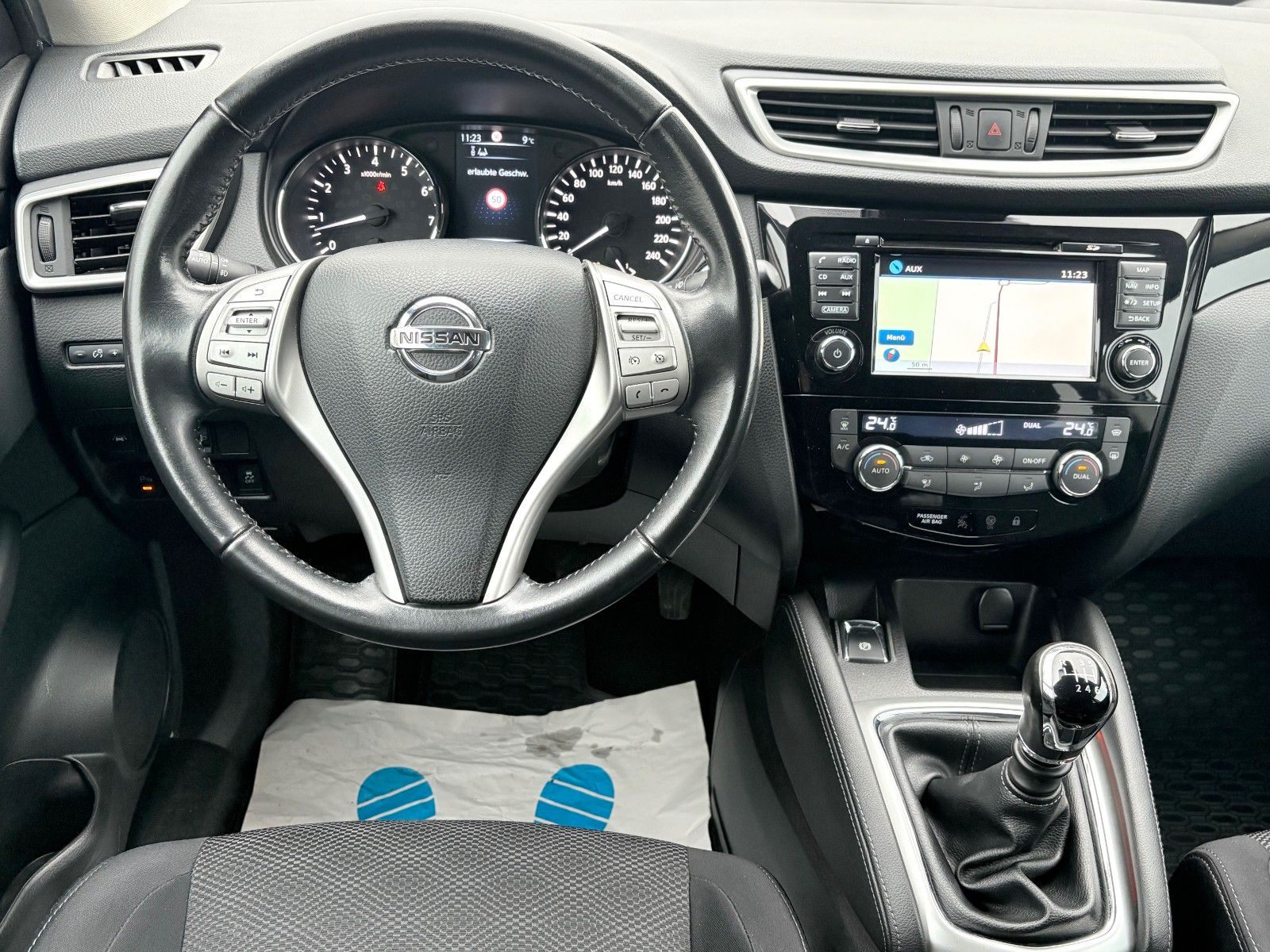 Fahrzeugabbildung Nissan Qashqai 1.6 N-Connecta Navi AHK 360 View 2.HAND