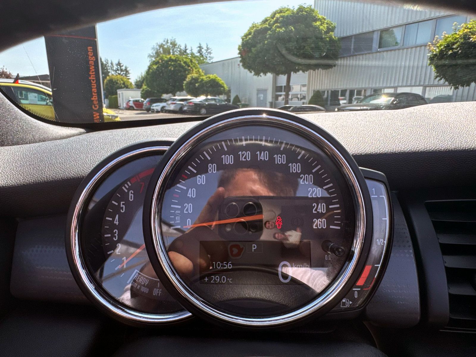 Fahrzeugabbildung MINI COOPER Cabrio Aut. SHZ KAM PDC BT AMBI 2-Zonen