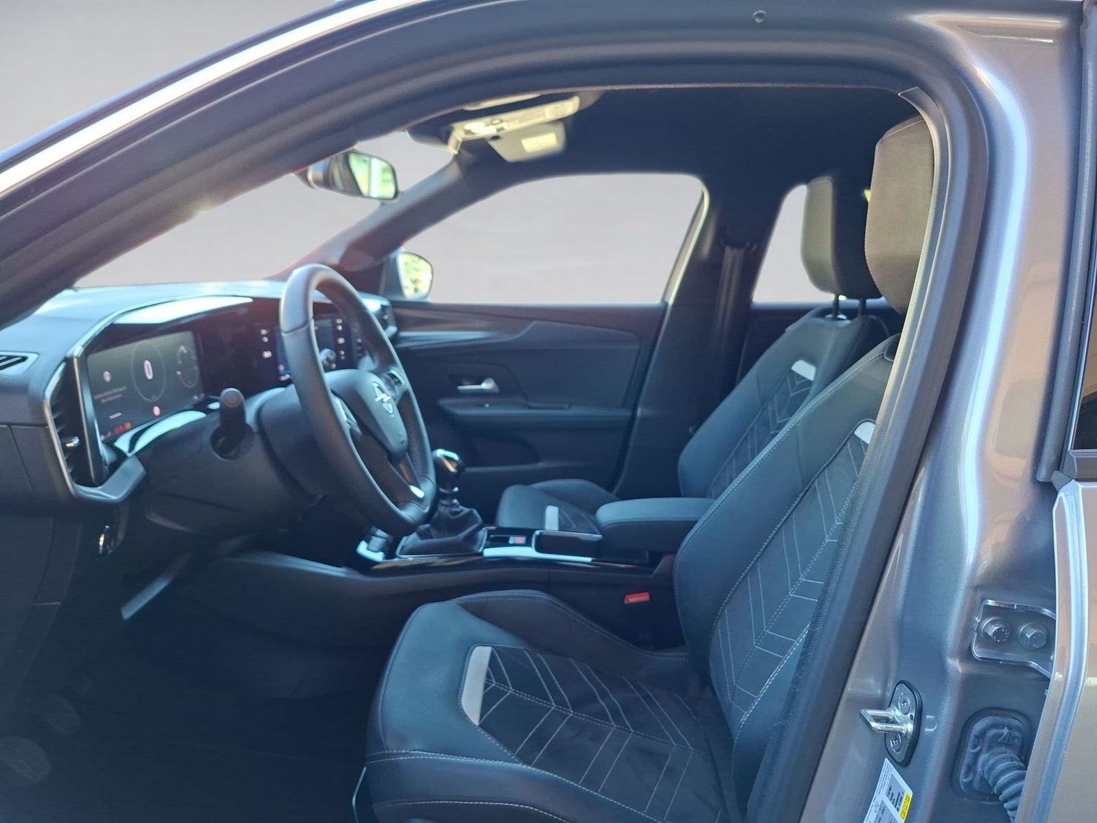 Fahrzeugabbildung Opel Mokka 1.2 Turbo Ultimate Kamera,Navi,SHZ,ACC,PDC
