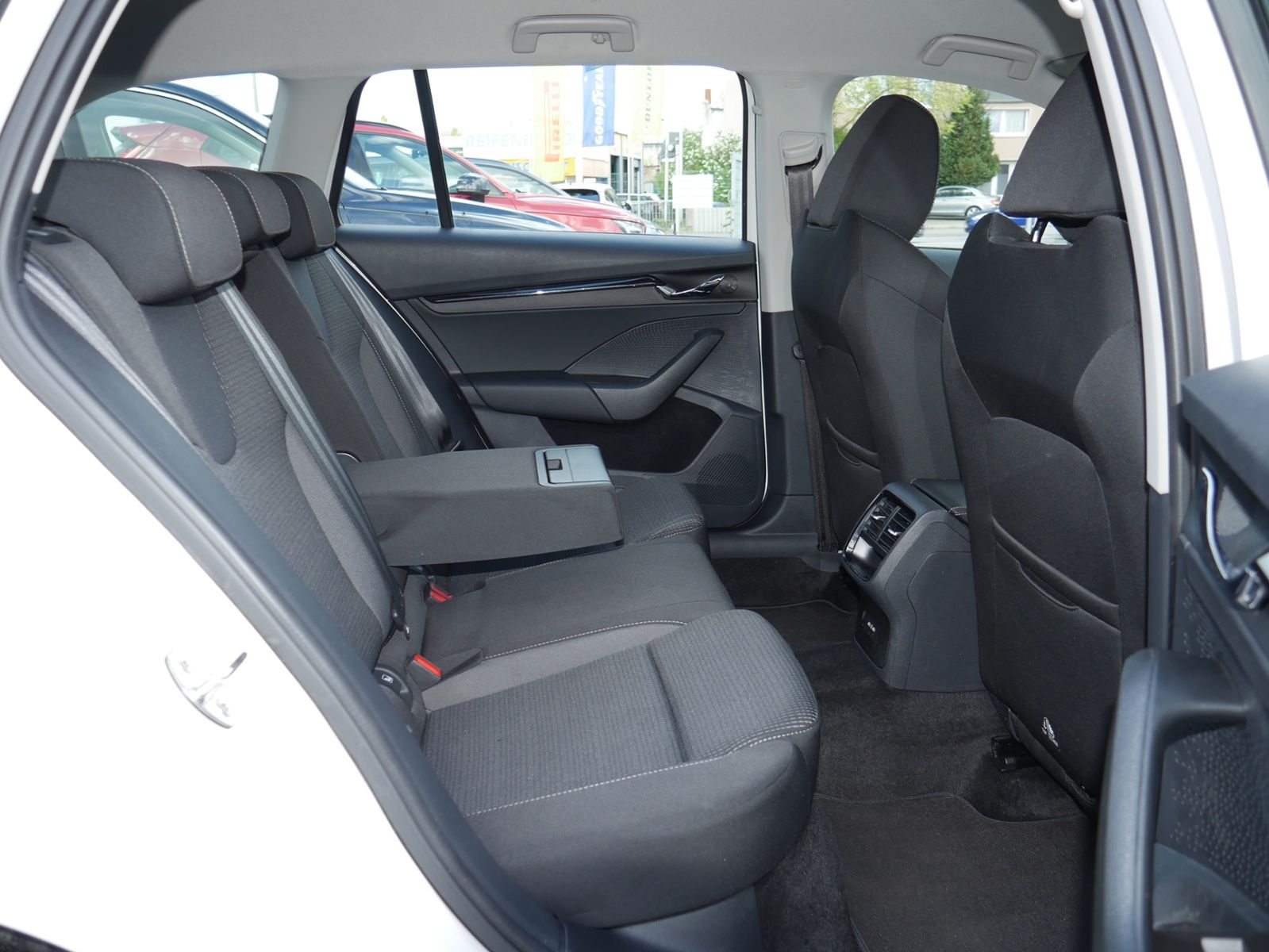 Skoda Octavia Combi 2.0 TDI Ambition DSG NAVI TEMPOMAT foto 5
