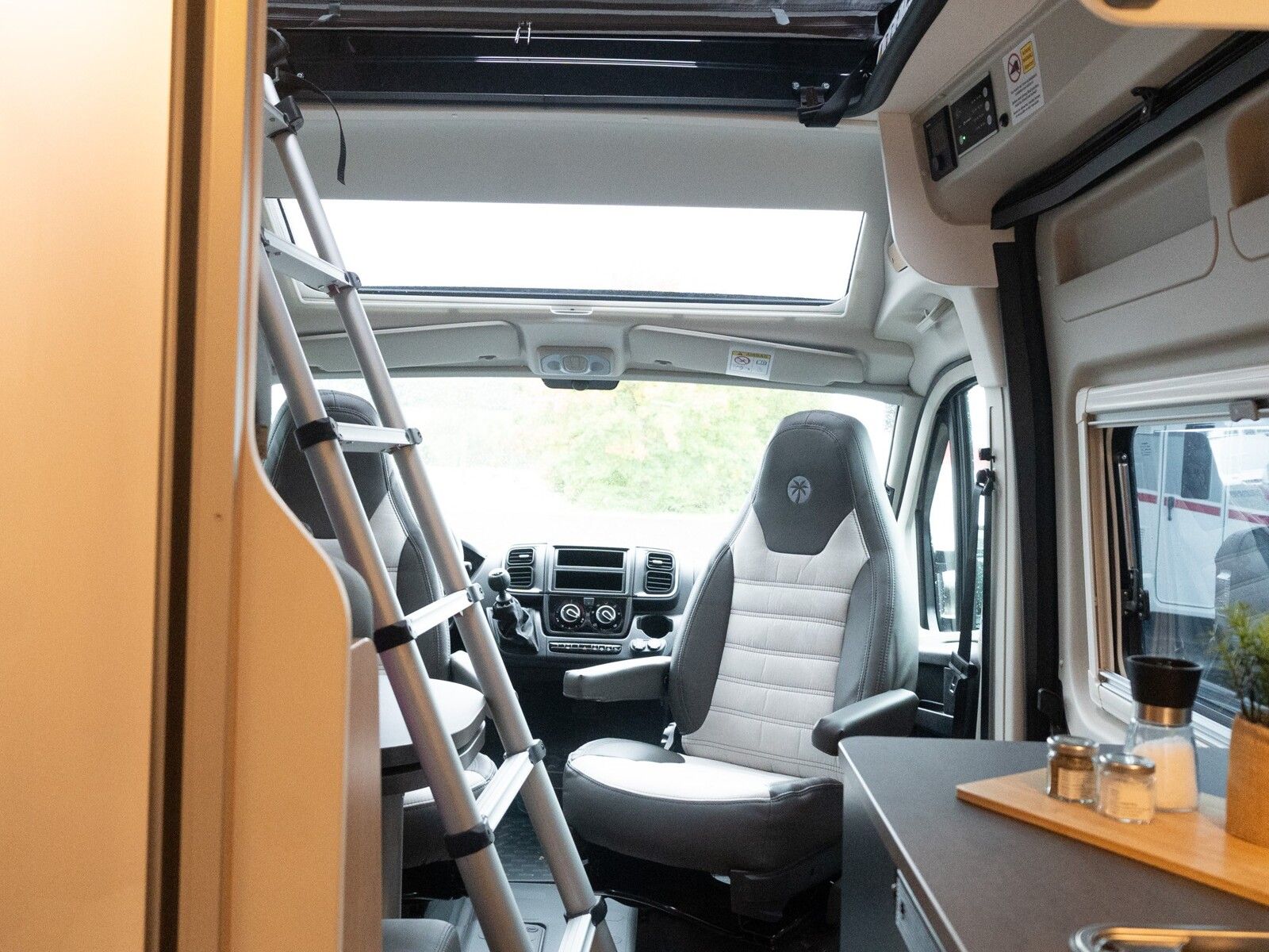 Fahrzeugabbildung Sunlight Cliff X 600 RT Schwenkbad*Dieselheizung*Faltverd