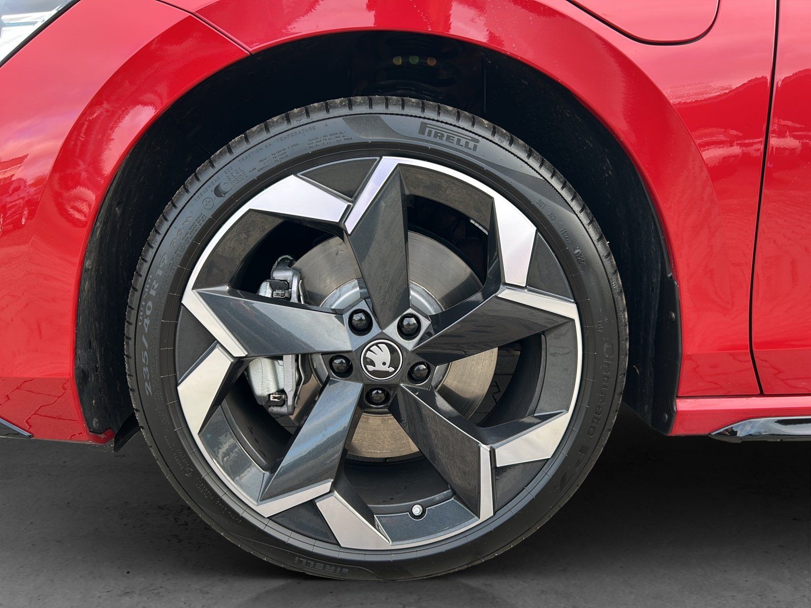 Fahrzeugabbildung SKODA Superb 1.5 TSI iV Sportline/PANO/AHK/HUD/ACC/360