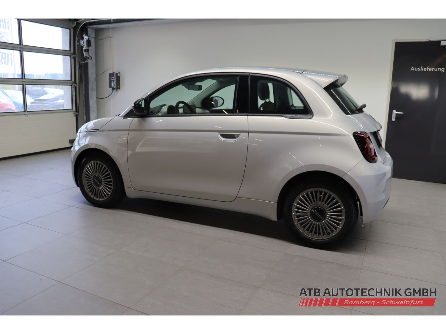 Fahrzeugabbildung Fiat 500 ICON + Komfortpaket Hybrid 1.0l PDC Rückfahr