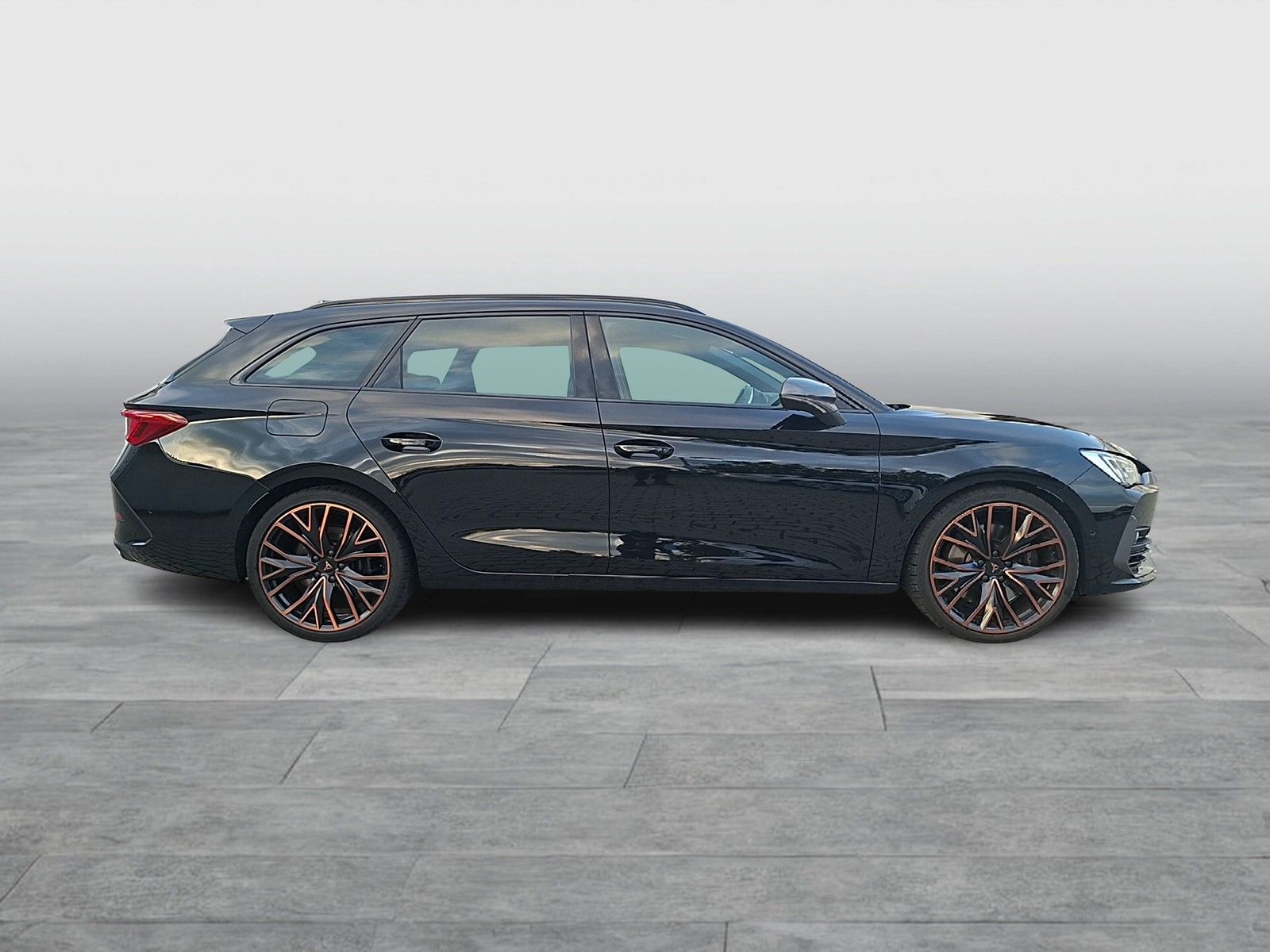 Fahrzeugabbildung CUPRA Leon ST VZ 4Drive DSG LED AHK Navi AID ACC RFK S