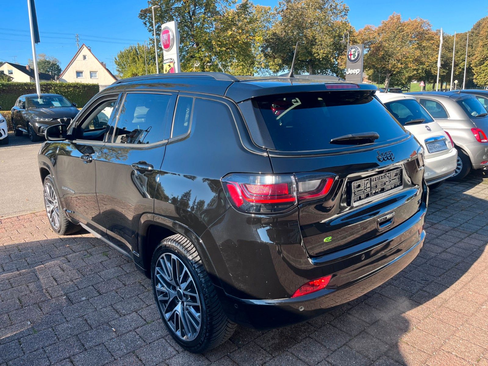 Fahrzeugabbildung Jeep Compass Summit Mild-Hybrid FWD Navi elektr. uvm