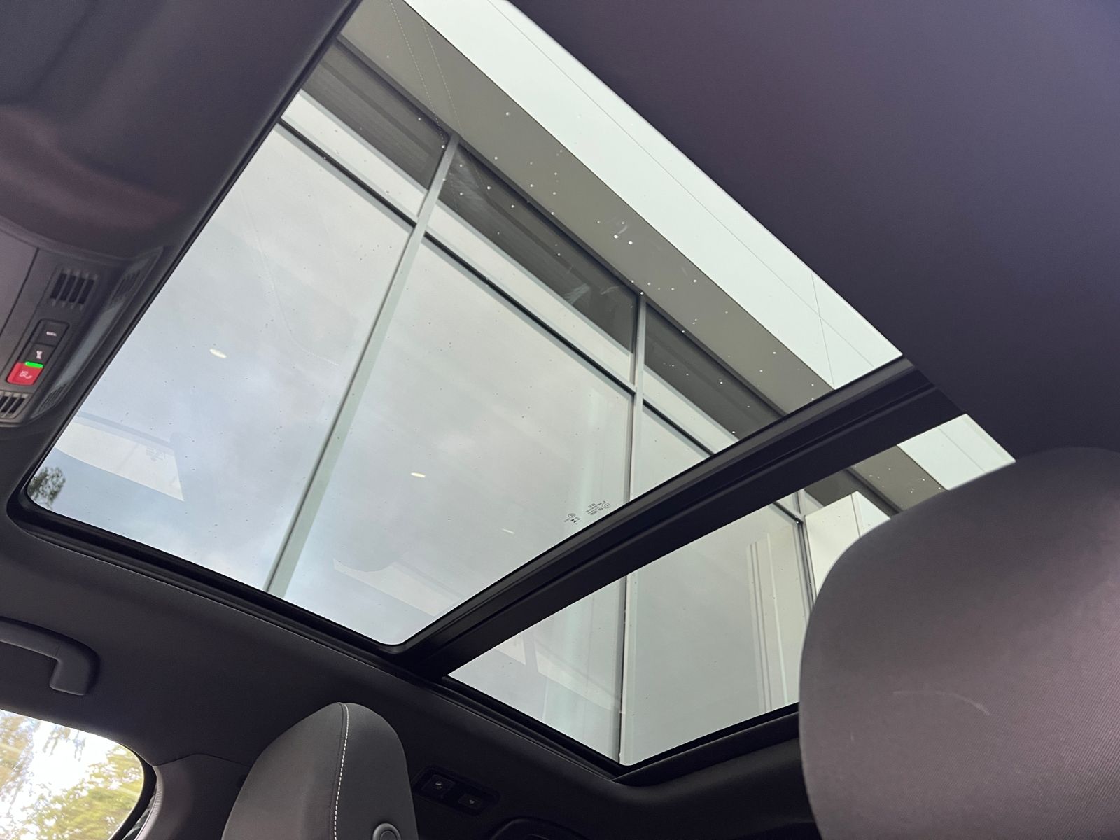 Fahrzeugabbildung Volkswagen T-Roc R-Line 2.0 TSI DSG 4MOTION *AHK,Pano,DCC,1